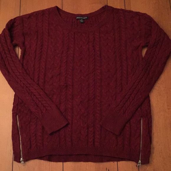 American Eagle Outfitters Sweaters - EUC American Eagle Outfitters sweater size Small